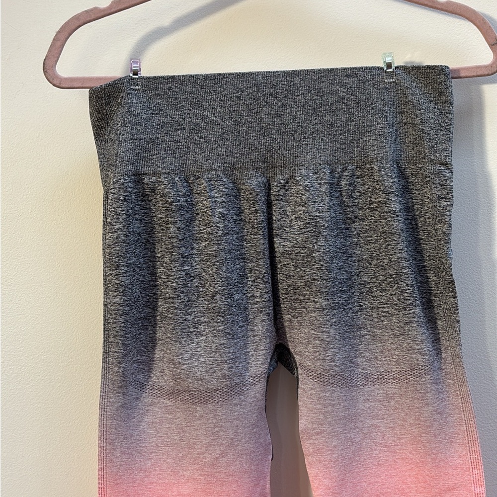 Mint condition, gym shark leggings XL - Picture 3 of 4